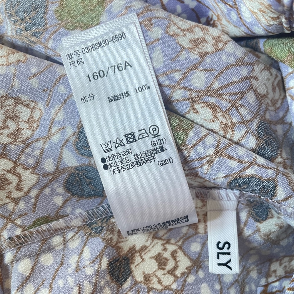 Sly Flower-Pattern Crop Top With Buttonup - image 7